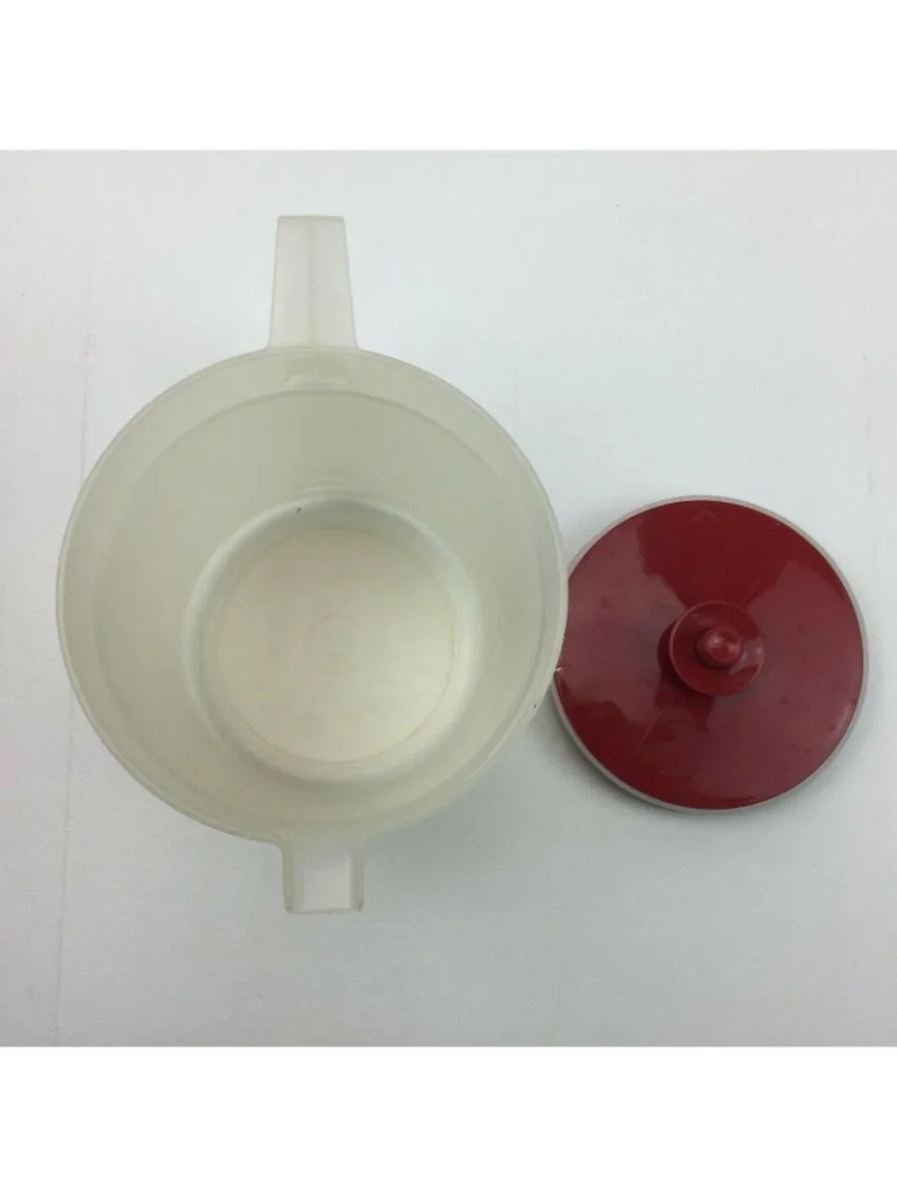 Tupperware 2 Qt Pitcher Red Push Button Lid Kitchen Drink 1/2 Gallon #1676